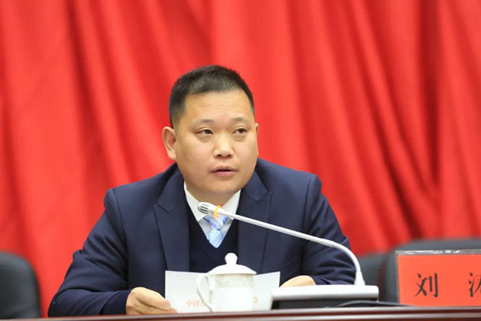 湖北恒貿(mào)茶油有限公司彭大波榮獲“工業(yè)企業(yè)發(fā)展突出人才”稱(chēng)號(hào) 湖北山茶油廠家